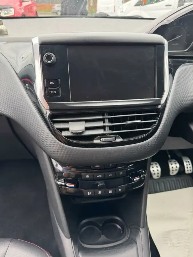 2017-peugeot-208-12-puretech-gt-line-5d-big-25