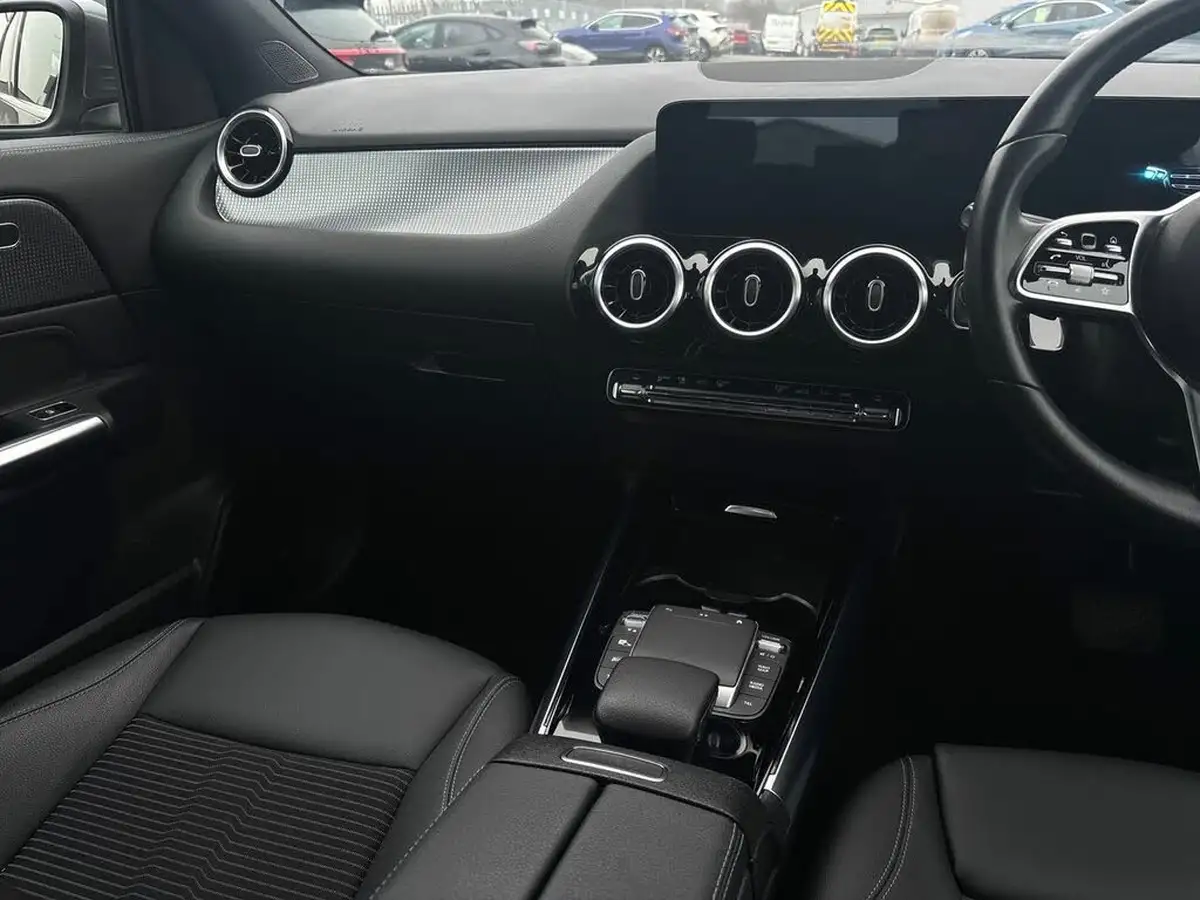 2022-mercedes-benz-gla-class-13-gla-180-sport-executive-big-19