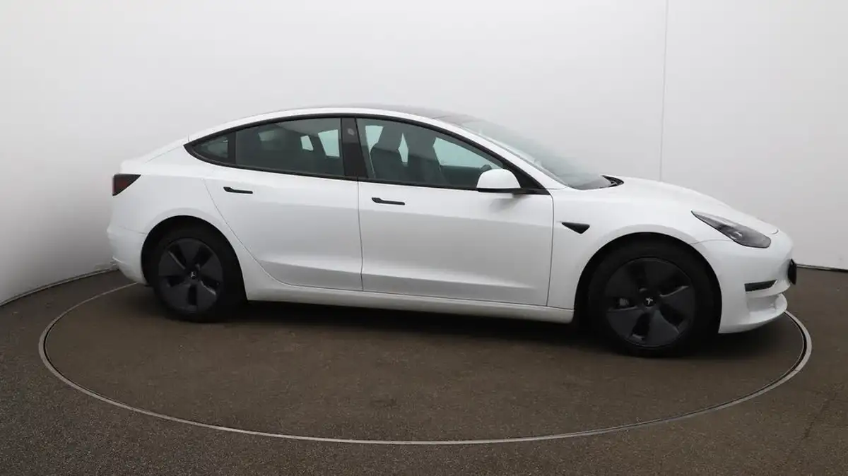 2022-tesla-model-3-e-long-range-big-48