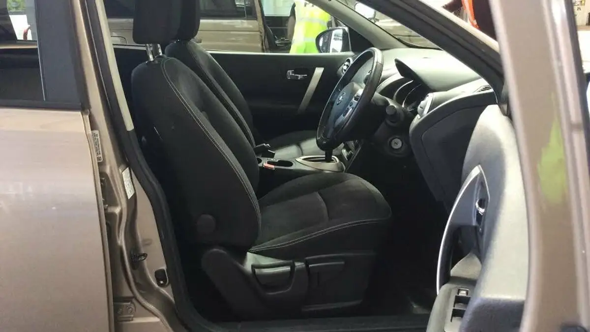 2012-nissan-qashqai-16-n-tec-cvt-big-14