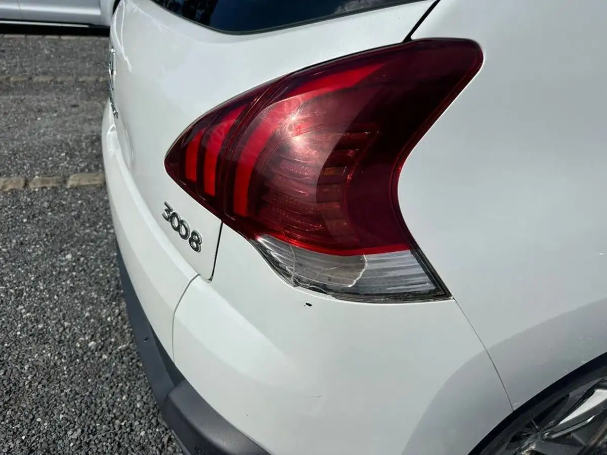 2016-peugeot-3008-crossover-16bluehdi-allure-big-23