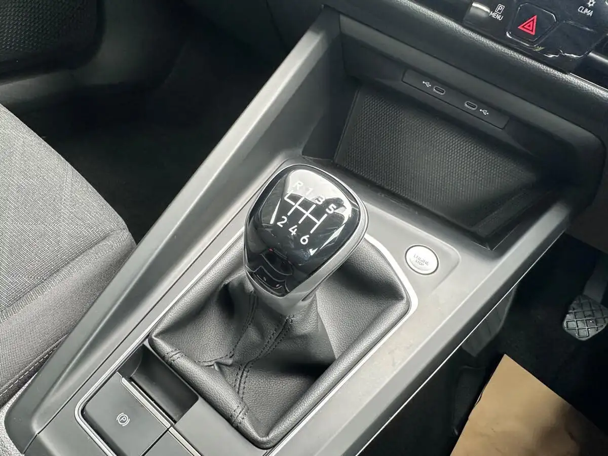 2023-volkswagen-golf-15-tsi-life-130ps-hatchback-big-29
