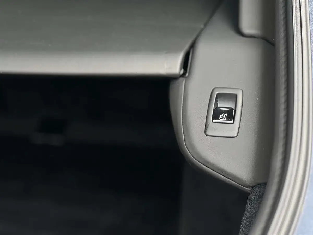 2022-rolls-royce-cullinan-675-big-37