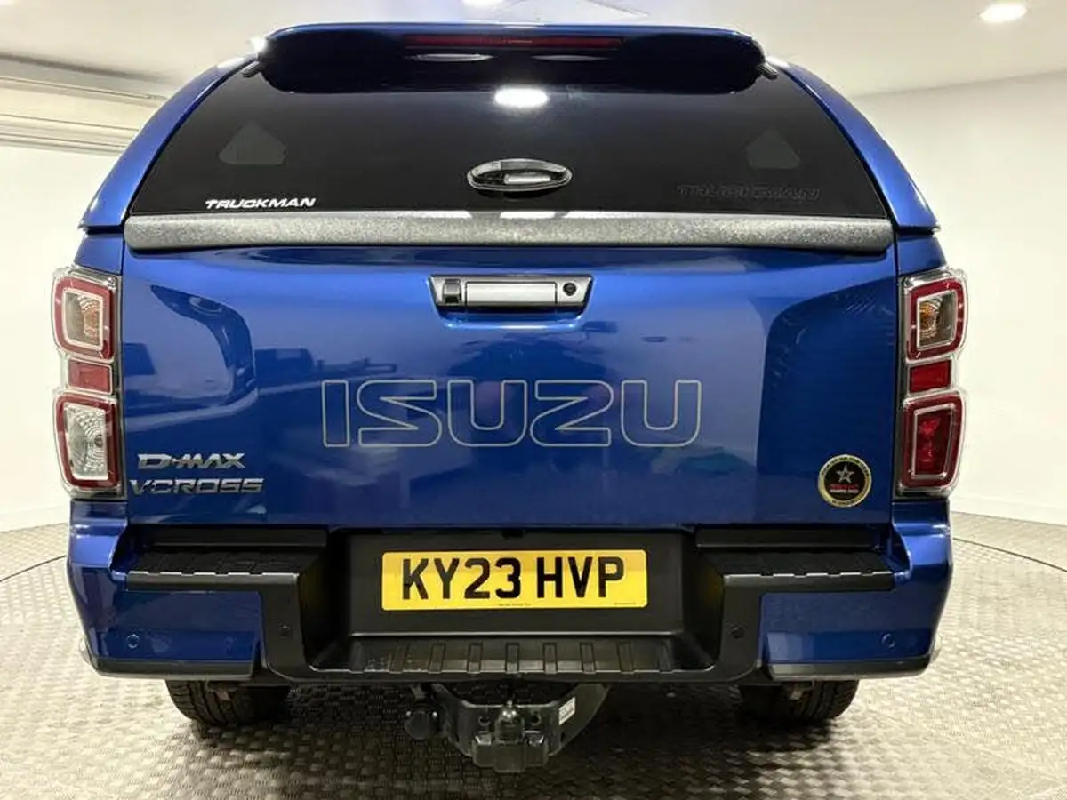 2023-isuzu-d-max-19td-v-cross-big-3