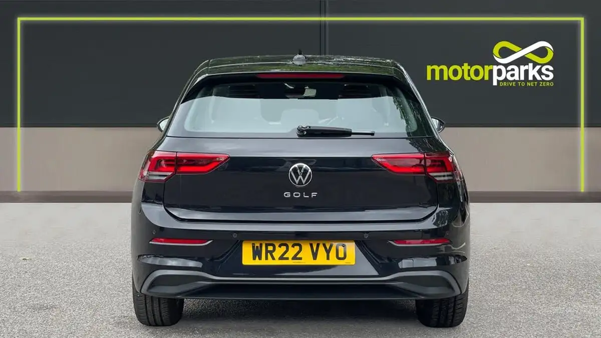 2022-volkswagen-golf-15-tsi-life-130ps-hatchback-big-3