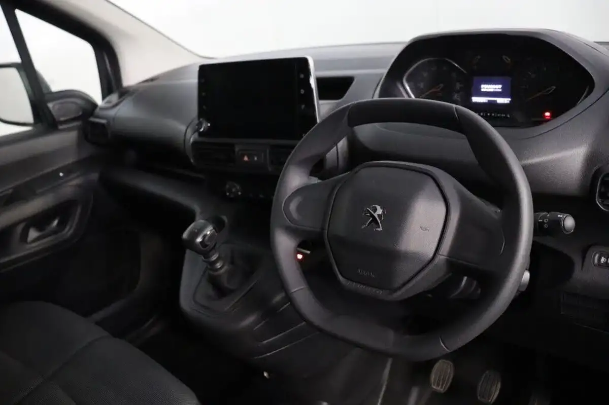 2023-peugeot-partner-15-bluehdi-1000-professional-premium-100pseu6d-big-14