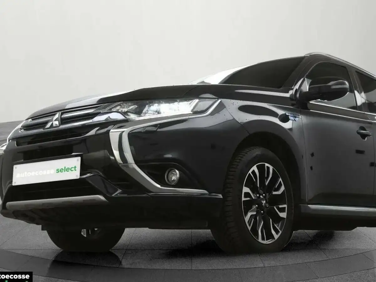2016-mitsubishi-outlander-20-gx4h-phev-big-5