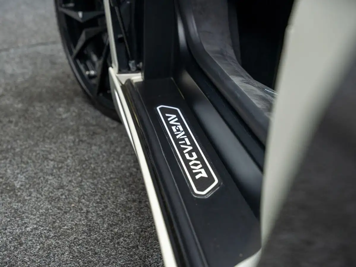 2016-lamborghini-aventador-65-lp-750-4-superveloce-coupe-big-11