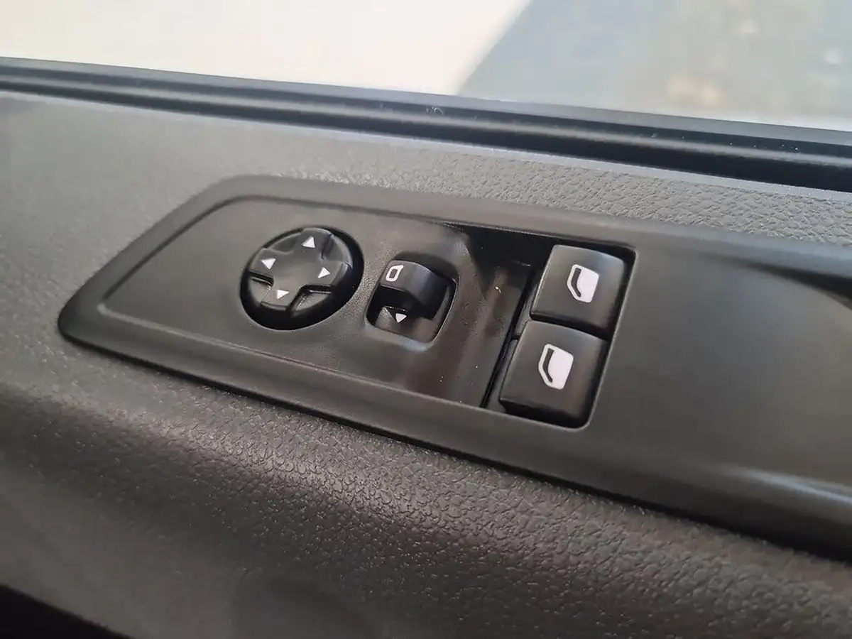 2022-peugeot-expert-15-bluehdi-professional-premium-compact-1000-big-25
