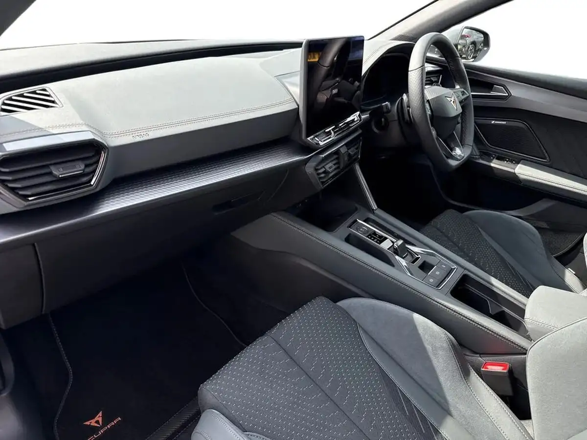 2024-cupra-leon-nf-20-tsi-vz3-300ps-hatchback-big-8