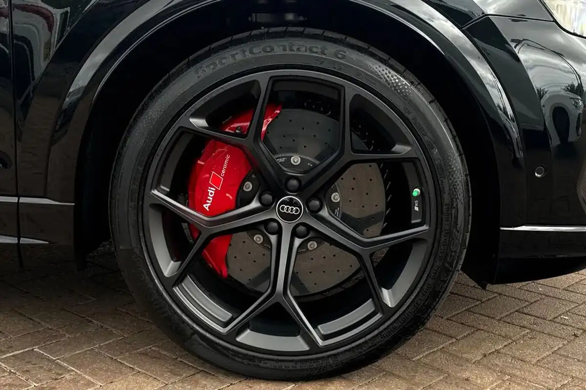 2025-audi-rs-q8-40-tfsi-carbon-vorsprung-big-8