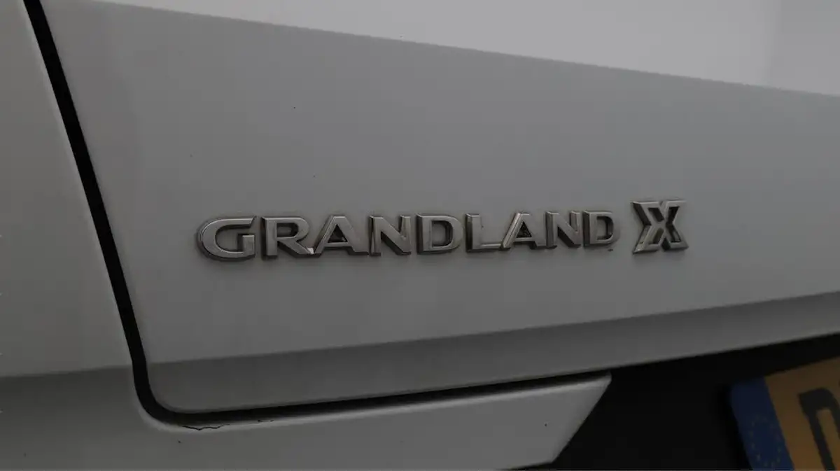 2019-vauxhall-grandland-x-12-sport-nav-big-20
