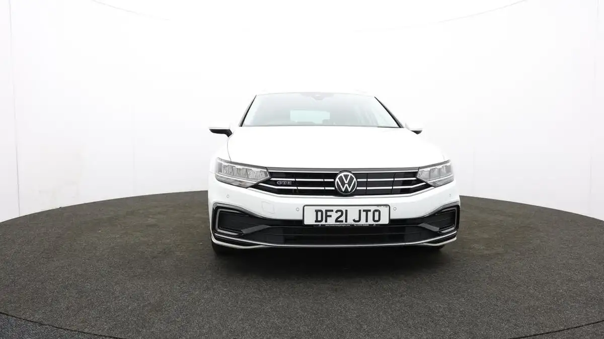 2021-volkswagen-passat-14-tsi-gte-estate-5d-big-55