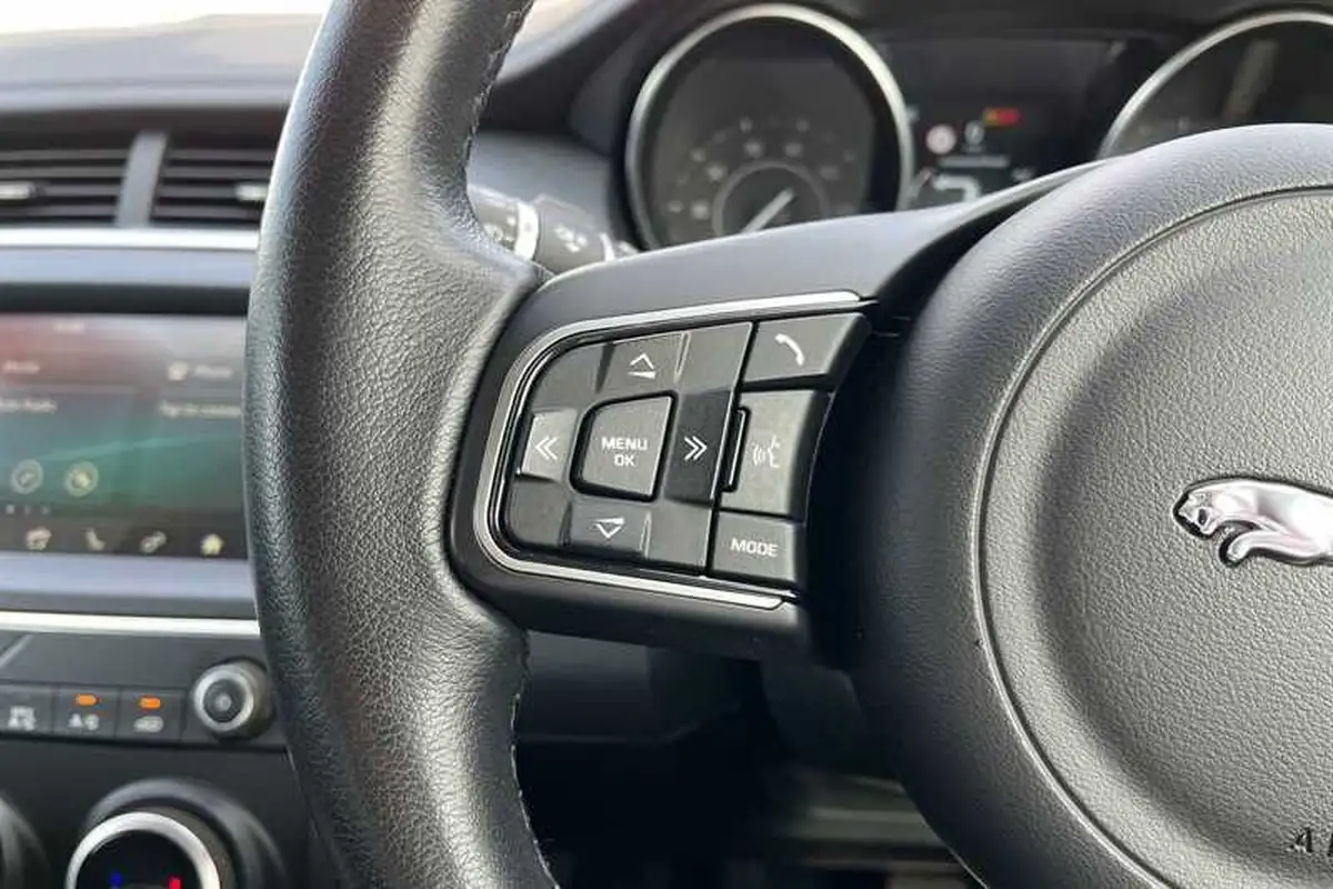 2018-jaguar-e-pace-20-i4d-s-ss-big-20