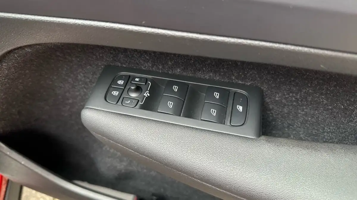 2020-volvo-xc40-15-t3-r-design-geartronic-big-34