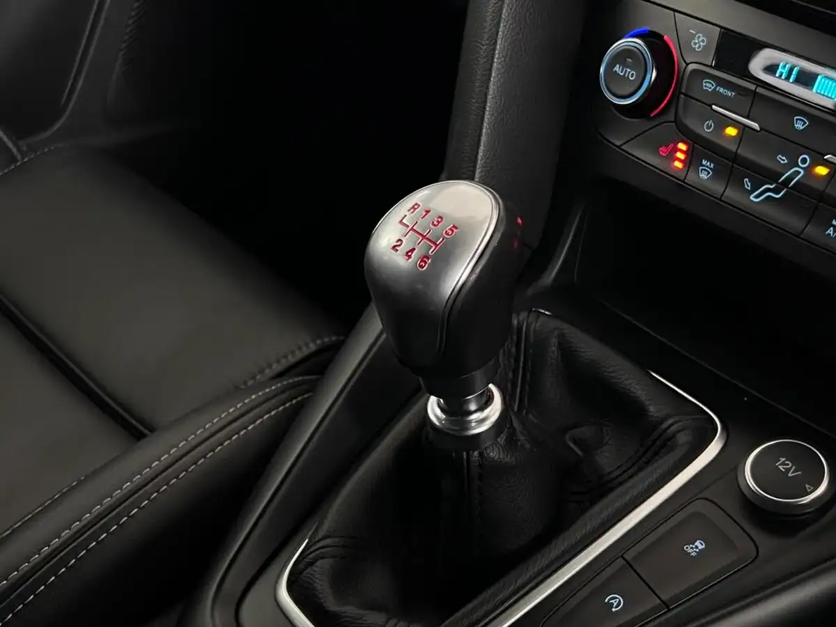 2017-ford-focus-20t-st3-hatchback-big-46
