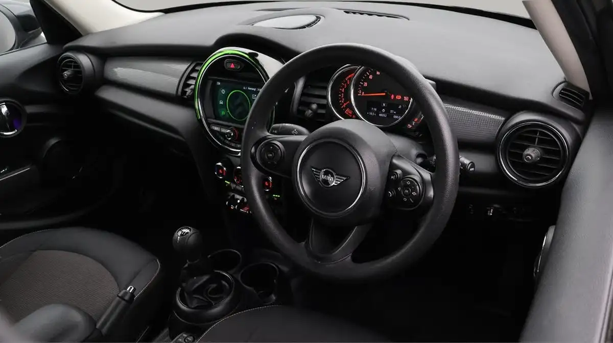 2020-mini-countryman-15-cooper-classic-big-9