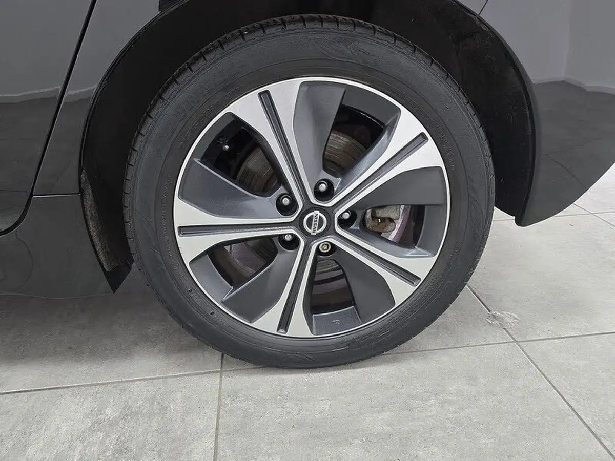 2018-nissan-leaf-e-tekna-110kw-big-17