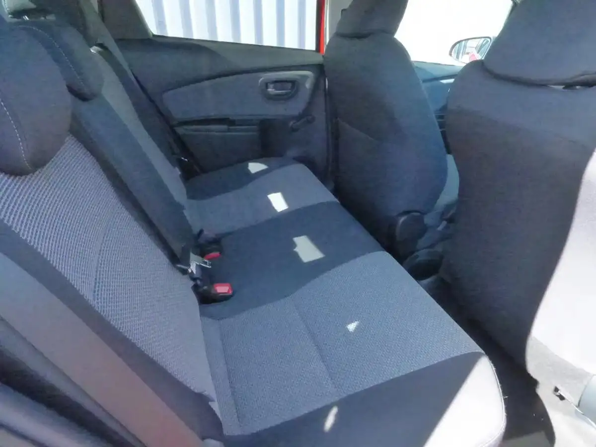 2017-toyota-yaris-15-vvt-i-icon-hybrid-big-9