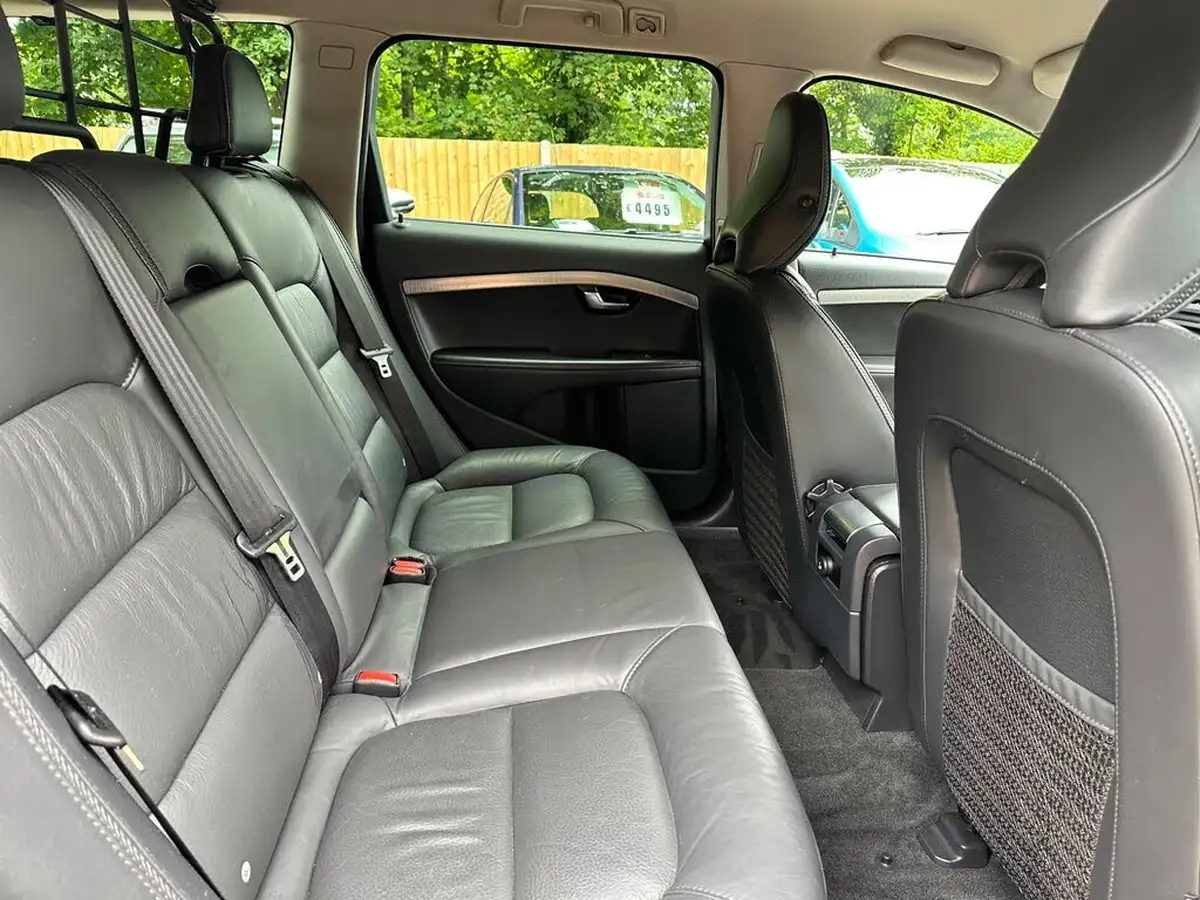 2013-volvo-xc70-24td-d5-se-lux-215bhp-ss-geartronic-big-16