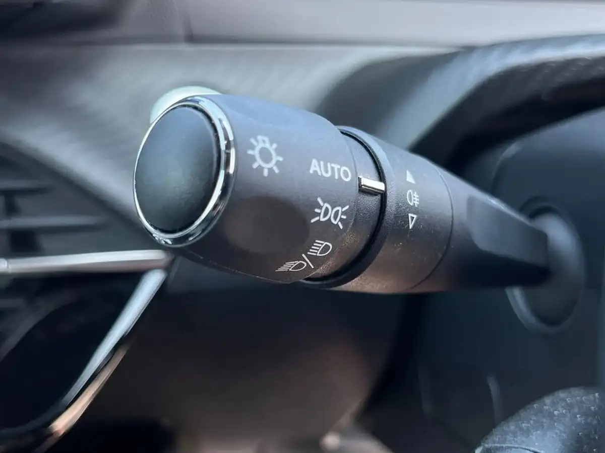 2024-peugeot-2008-suv-e-allure-136ps-50kwh-big-42