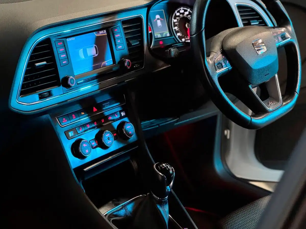 2013-seat-leon-14-fr-tech-pack-ss-sportcoupe-3d-big-2