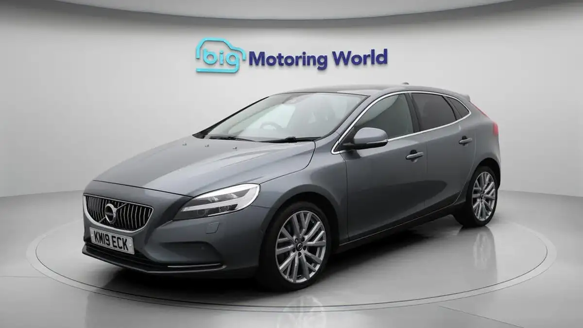 2019-volvo-v40-15-t3-inscription-big-3