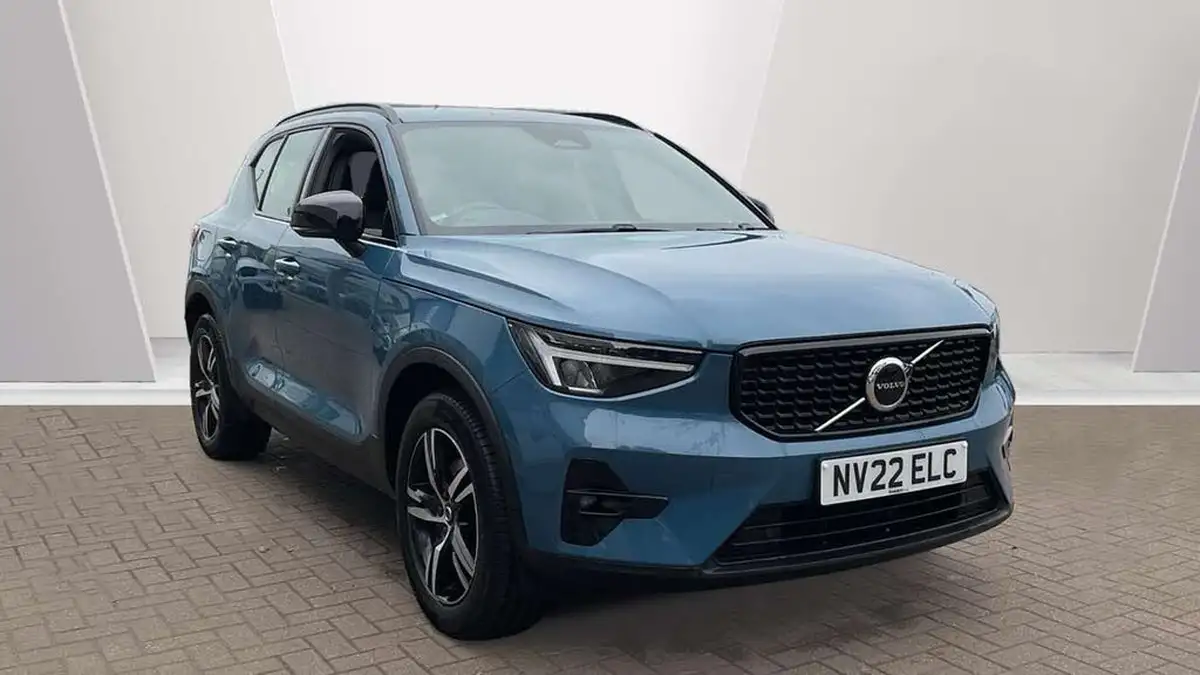 2022-volvo-xc40-20-b4-plus-awd-big-0