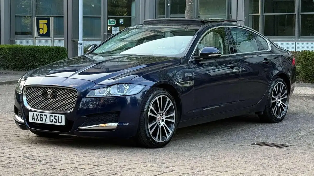 2017-jaguar-xf-20td-portfolio-240ps-awd-saloon-4d-1998cc-auto-big-10