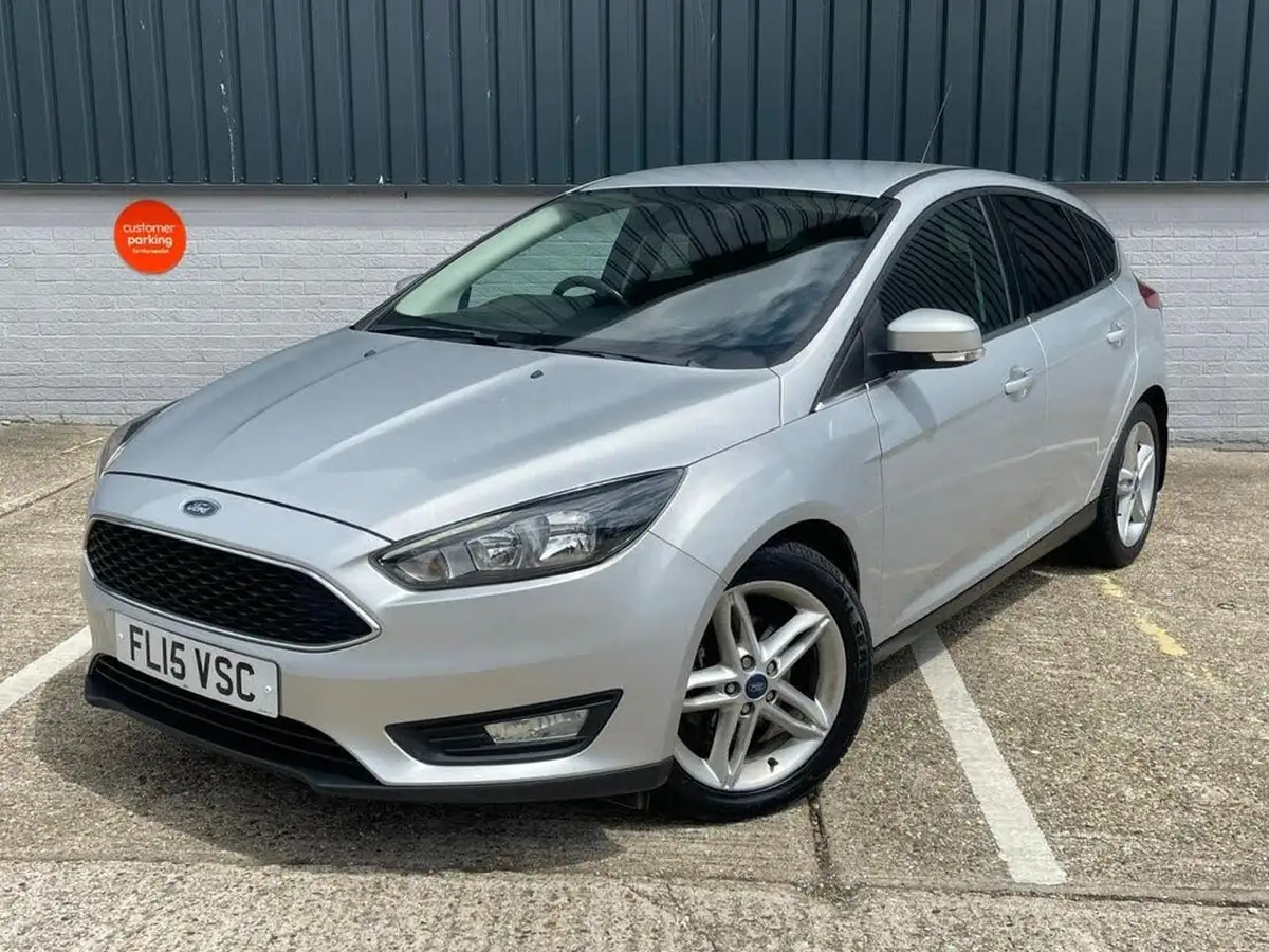 2015-ford-focus-10-zetec-t-125ps-hatchback-big-75