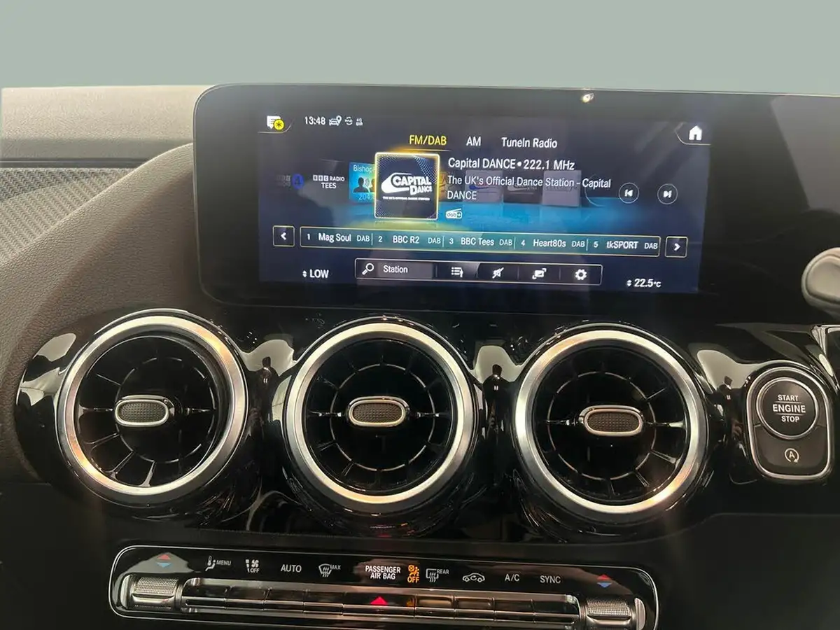 2021-mercedes-benz-gla-class-13-gla-200-amg-line-executive-big-28