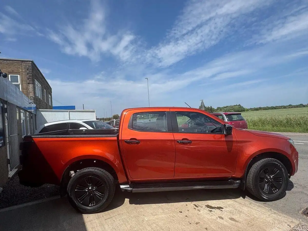 2021-isuzu-d-max-19td-v-cross-auto-big-1