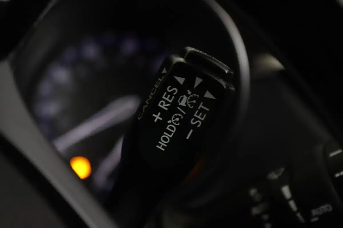 2019-toyota-c-hr-12-excel-big-17