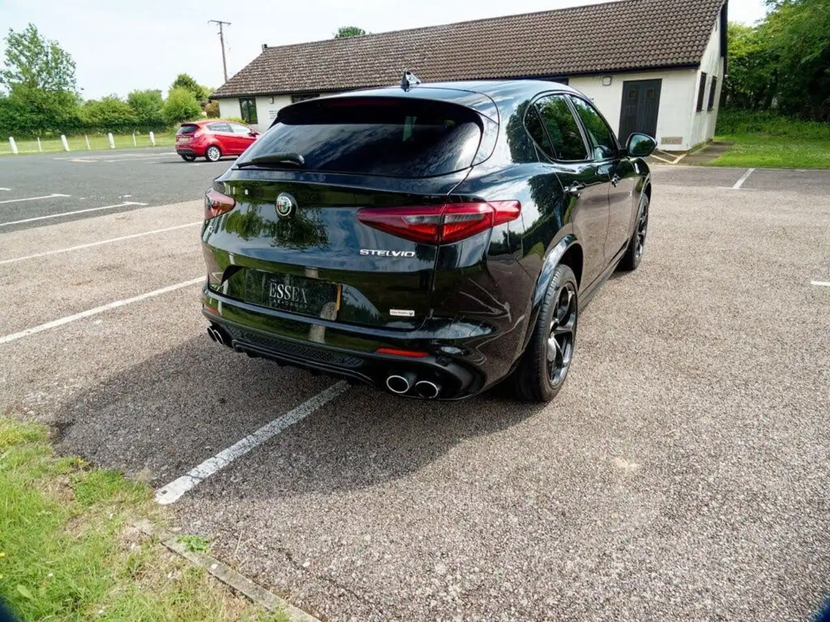 2018-alfa-romeo-stelvio-29-biturbo-quadrifoglio-big-22