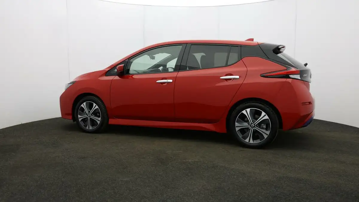 2021-nissan-leaf-e-tekna-big-57
