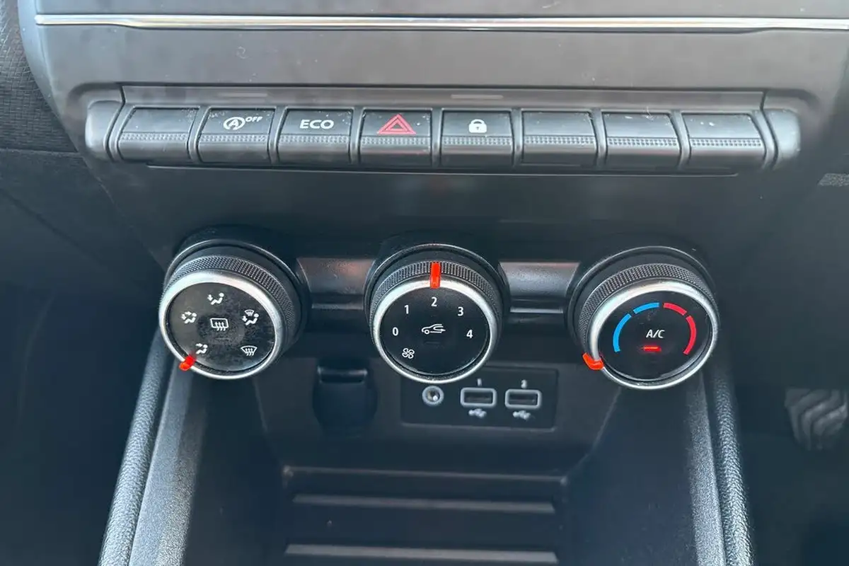 2020-renault-clio-10-sce-iconic-75bhp-big-24