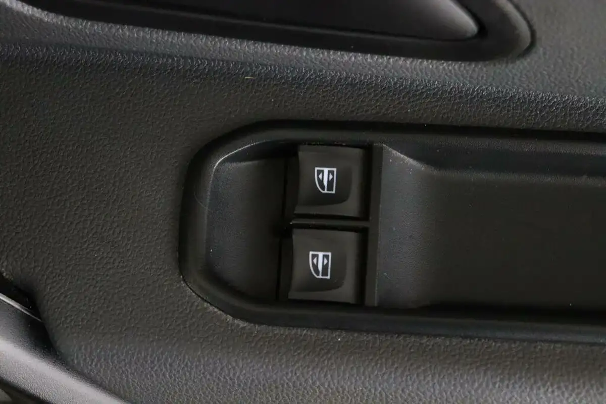 2022-dacia-duster-09-tce-essential-big-14