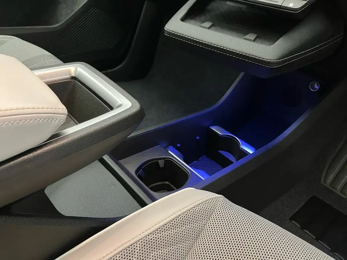 2024-renault-scenic-e-tech-e-iconic-big-16