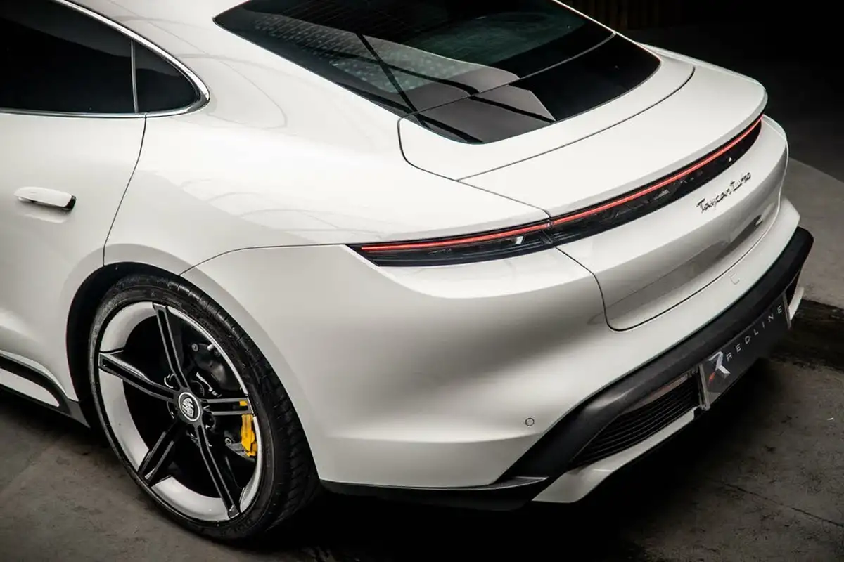 2021-porsche-taycan-e-turbo-performance-battery-plus-big-18