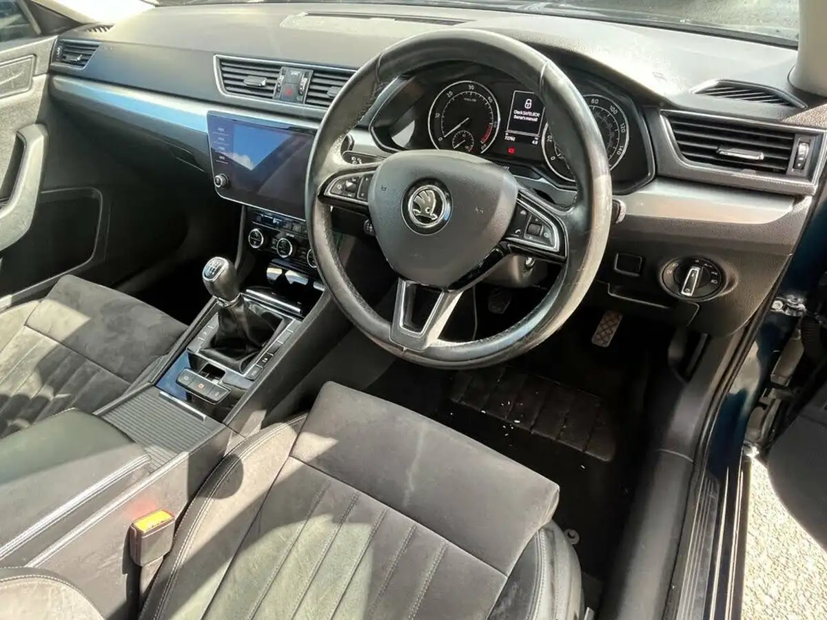 2017-skoda-superb-20tdi-se-technology-hatchback-big-9