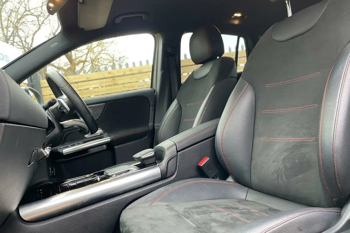 2021-mercedes-benz-gla-class-13-gla-200-amg-line-executive-big-28