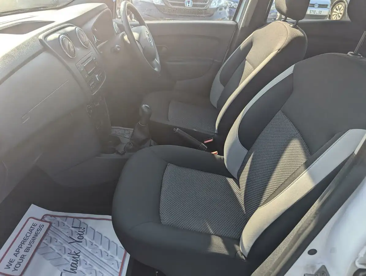 2015-dacia-sandero-12-ambiance-big-16