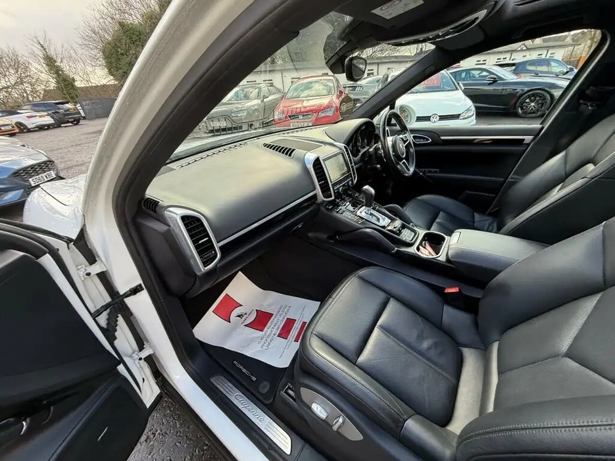 2017-porsche-cayenne-30td-diesel-big-34