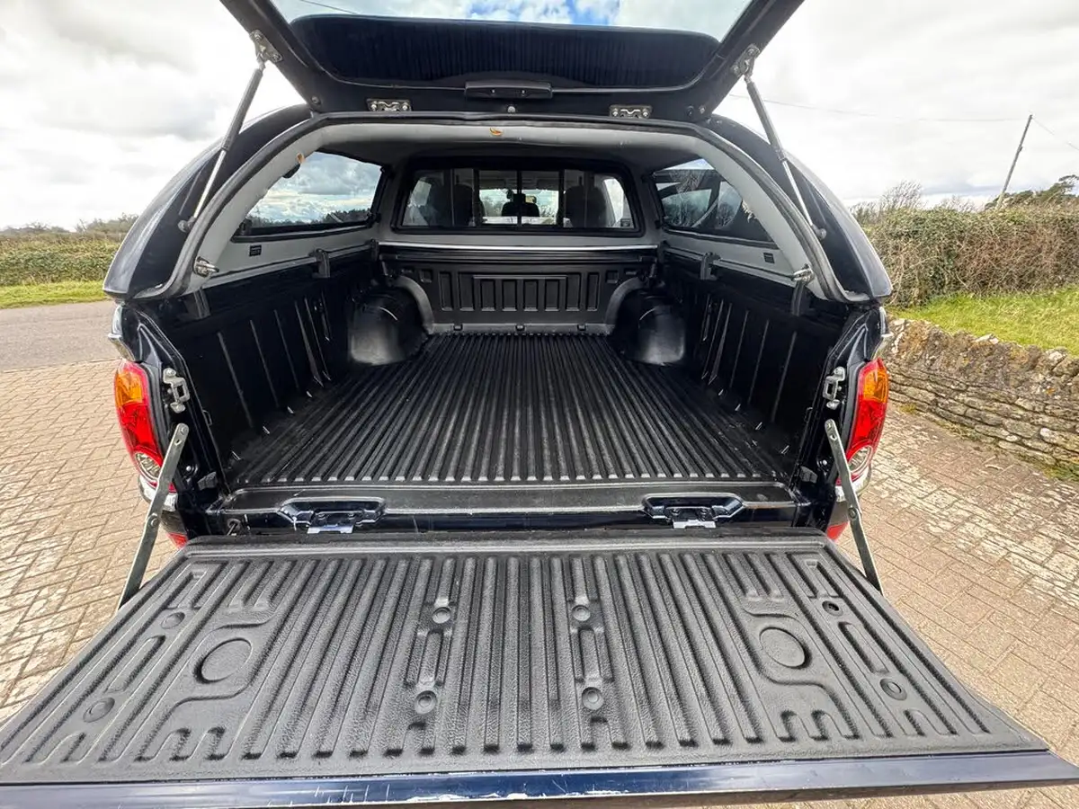 2014-mitsubishi-l200-25td-barbarian-big-10