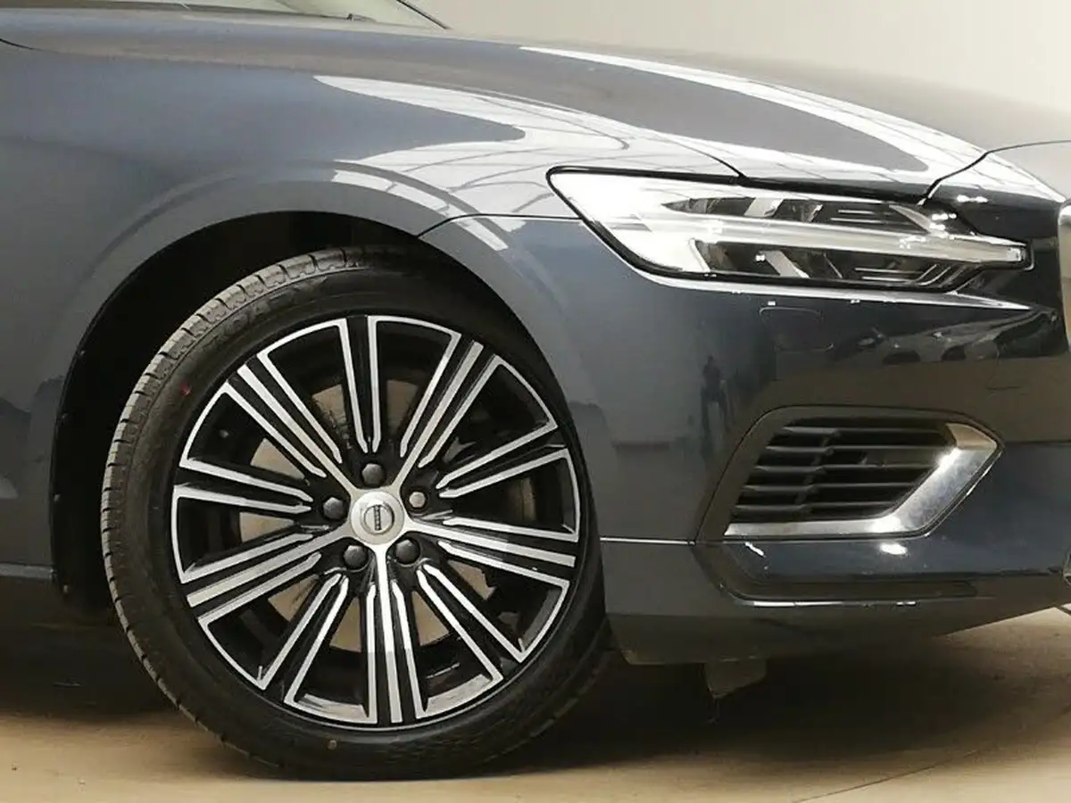 2020-volvo-v60-20-t6-inscription-big-8