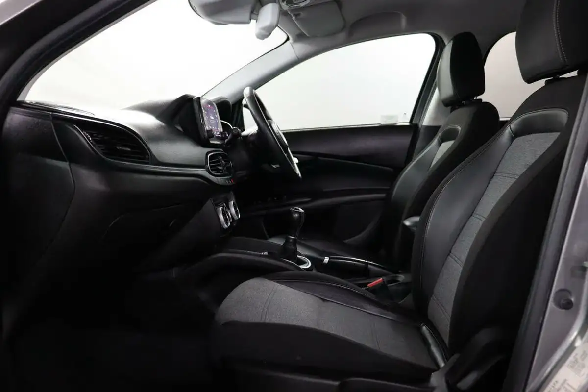 2021-fiat-tipo-10-cross-big-37