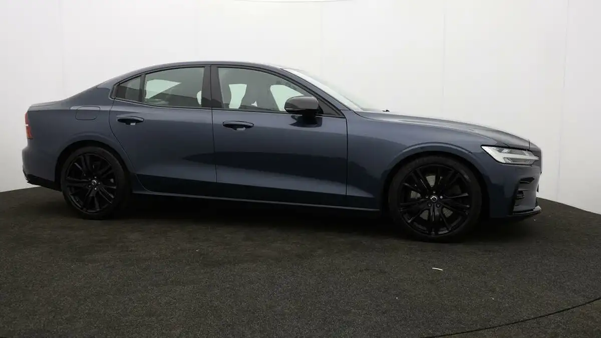 2019-volvo-s60-20-t5-r-design-edition-big-34