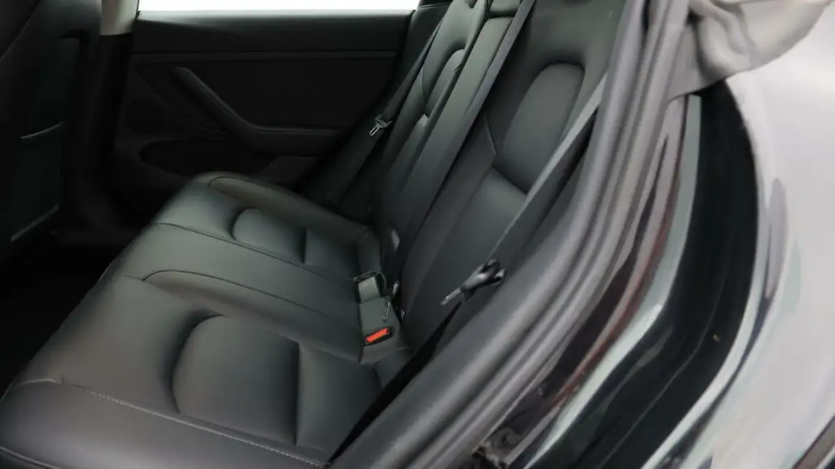 2022-tesla-model-3-e-long-range-big-15