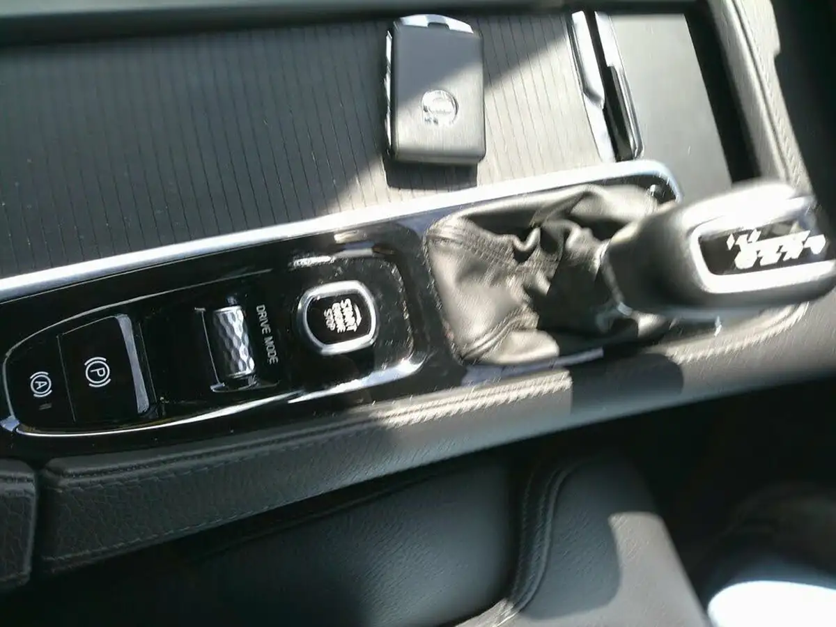 2019-volvo-v90-20td-d4-momentum-plus-big-13