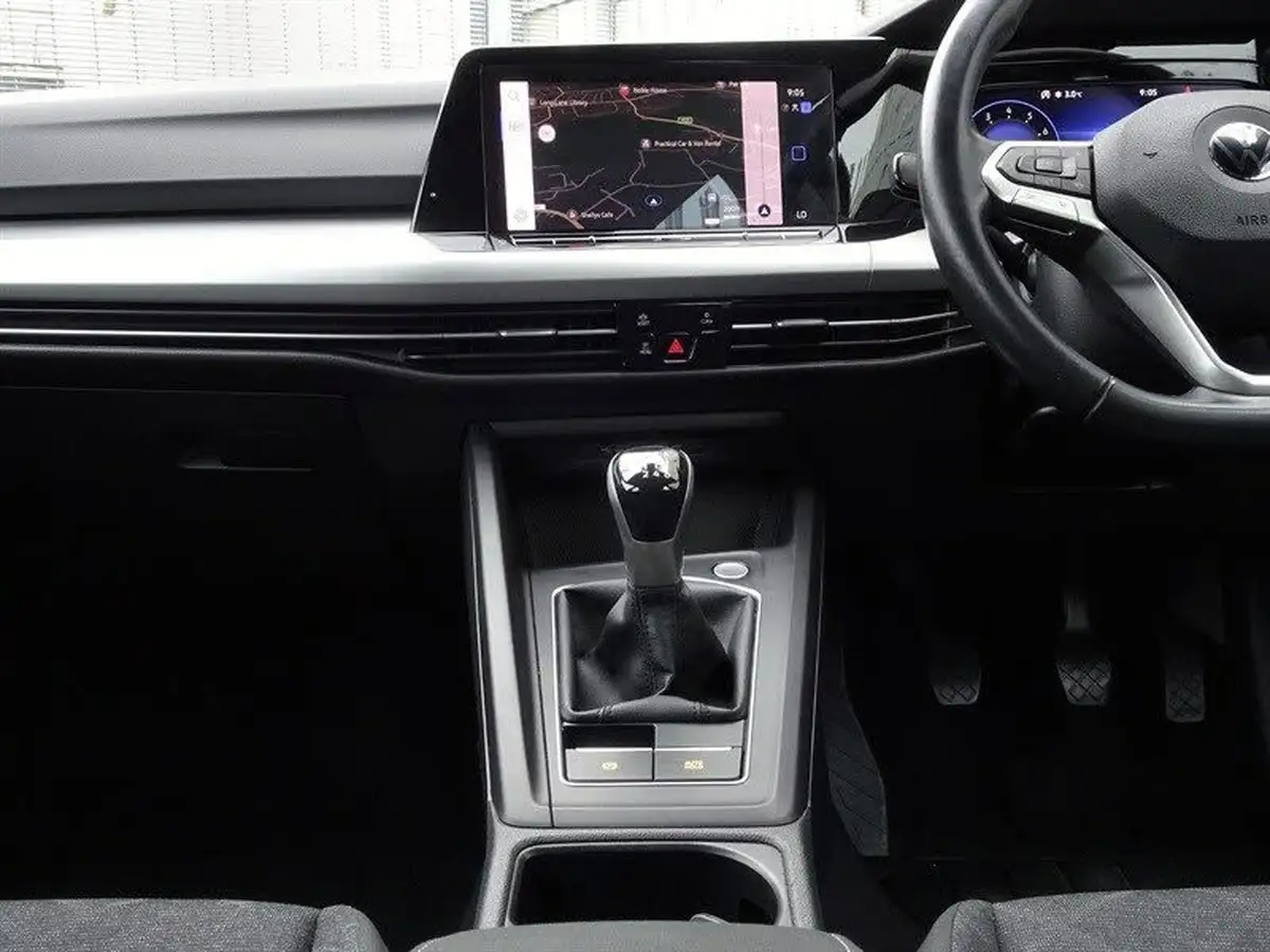 2021-volkswagen-golf-10-tsi-life-hatchback-big-14